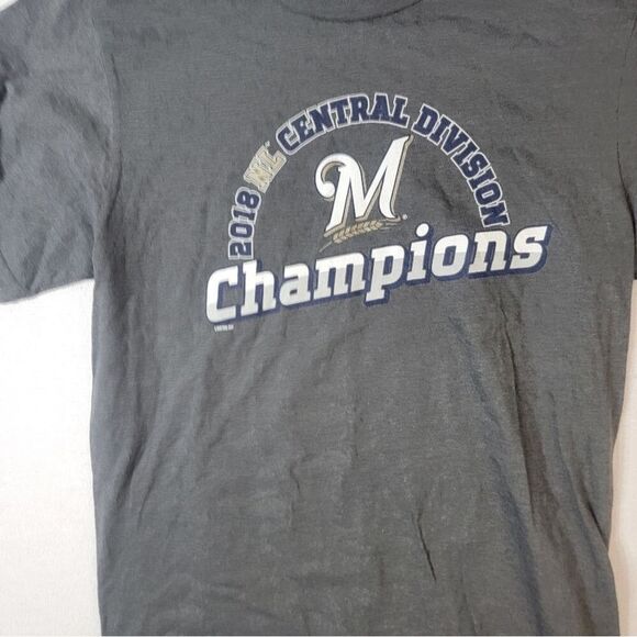 Mens Size Medium M.L.B Authentic Milwaukee Brewers 2018 Champions T Shirt NWT - Picture 6 of 10